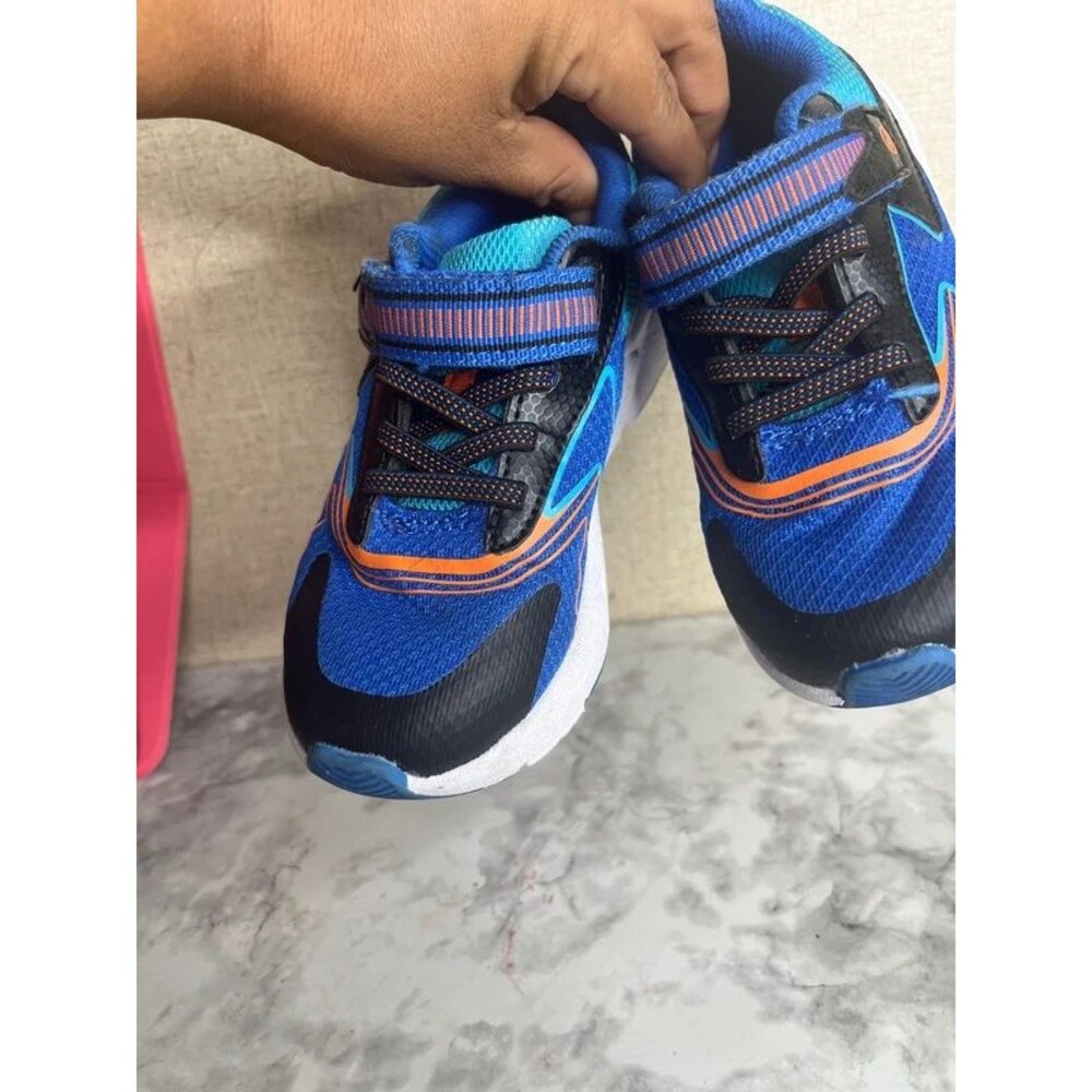 Stride rite boy shoe size 11M